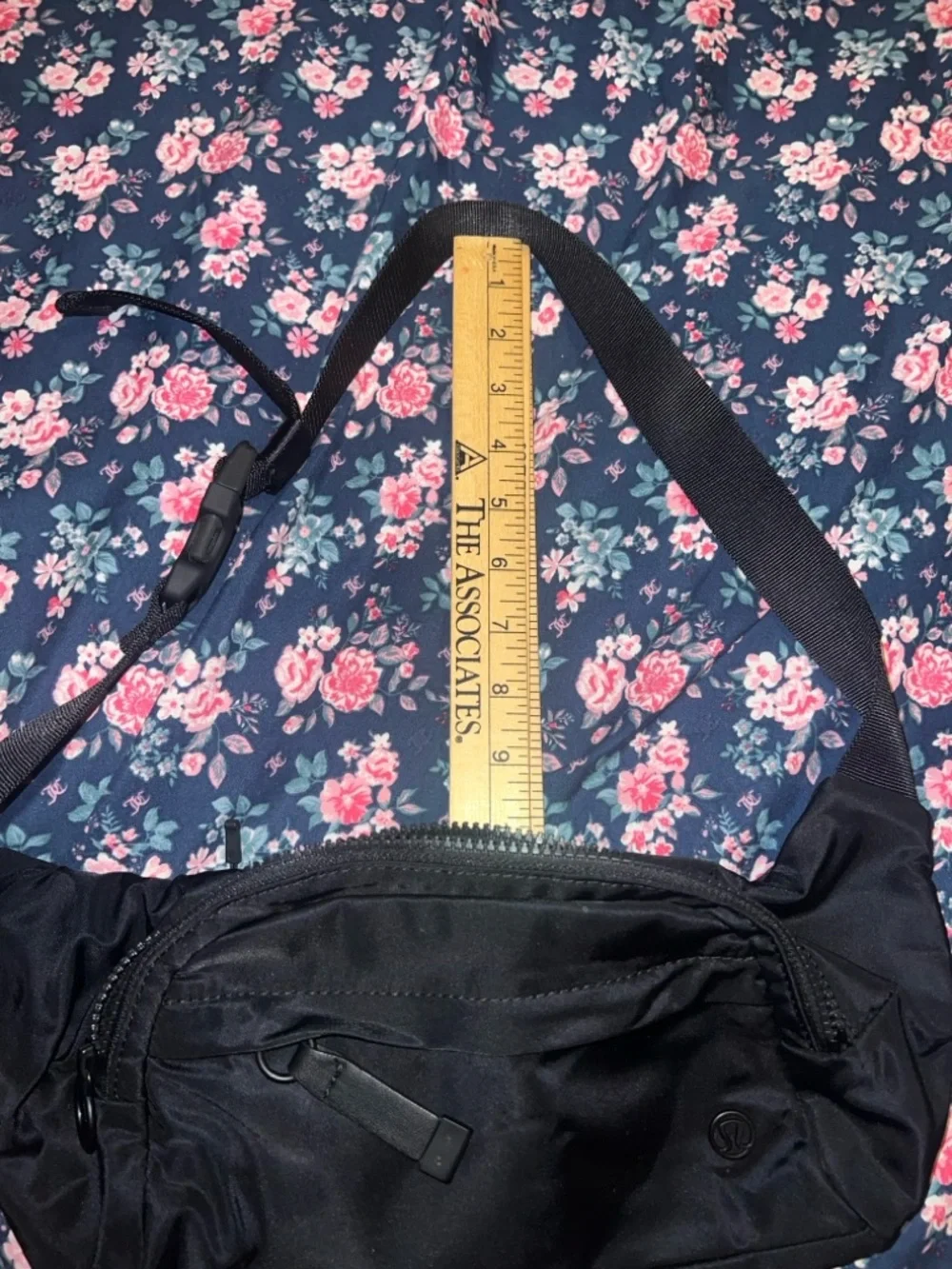 Lululemon everywhere belt bag - Picture 10 of 10